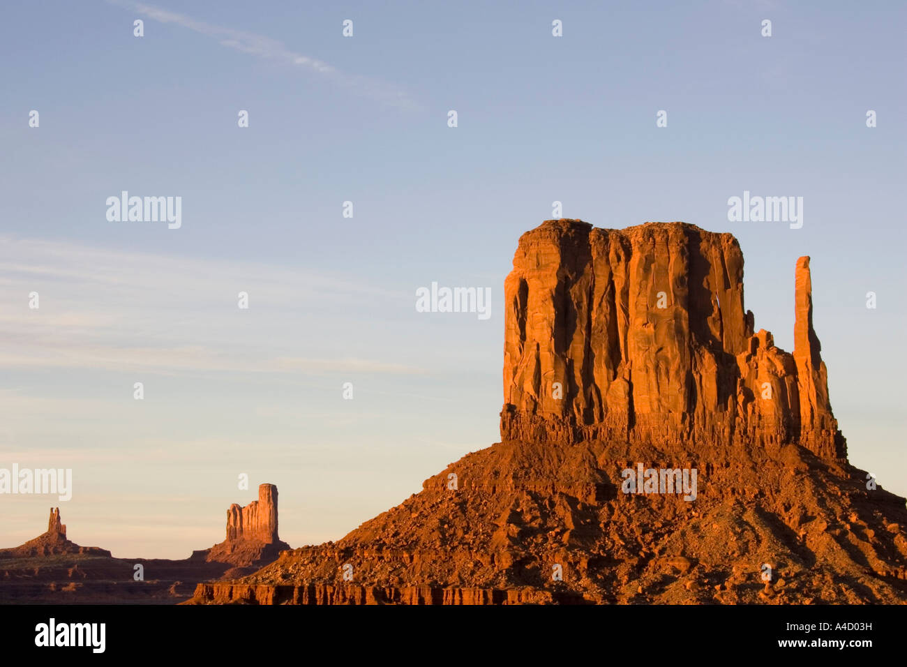 Il Monument Valley nella luce della sera Foto Stock