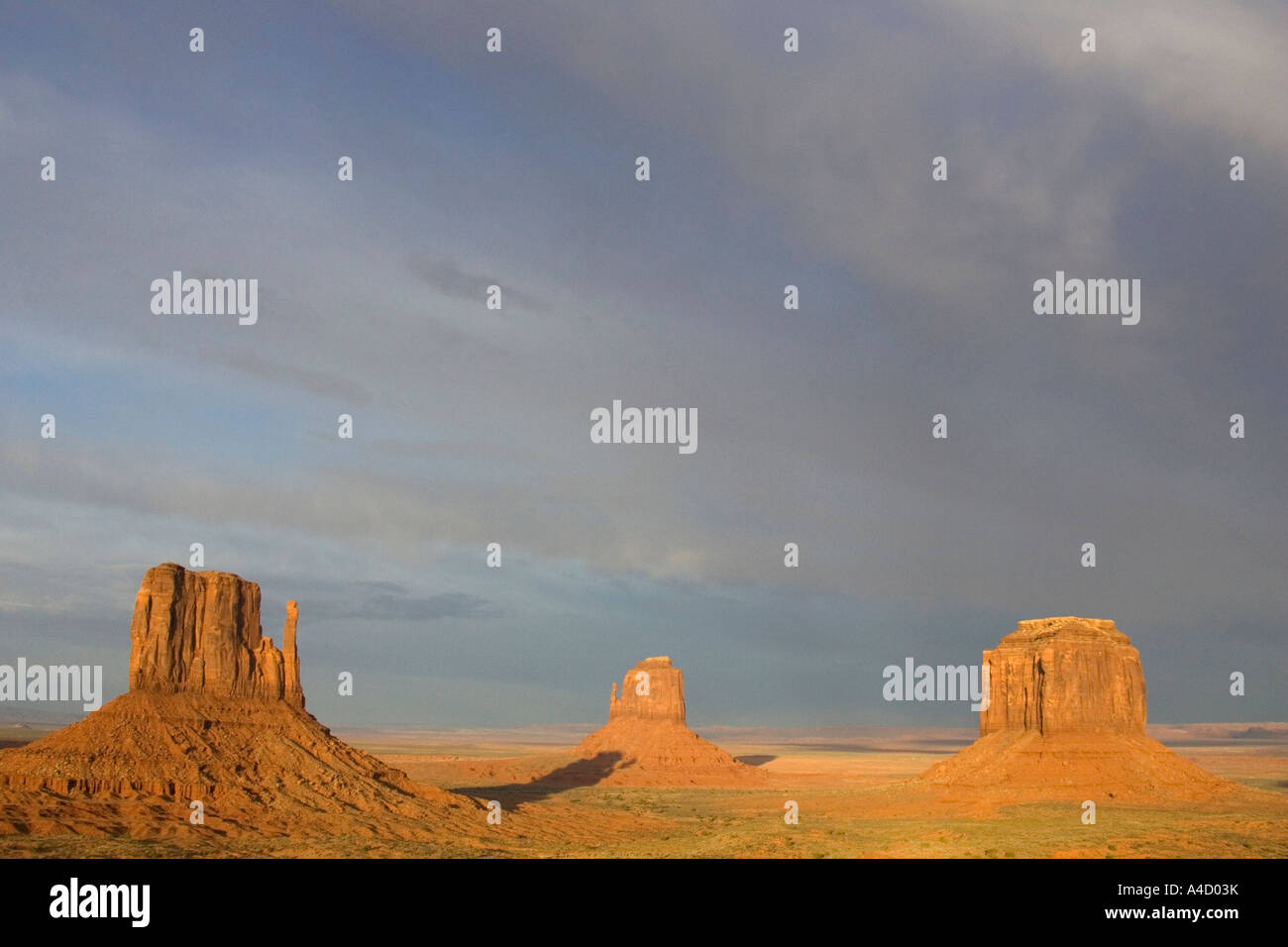 Il Monument Valley nella luce della sera, Arizona. Foto Stock