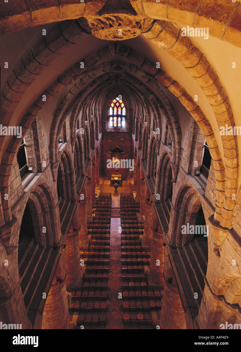 St Magnus Cathedral KIRKWALL ORKNEY West navata interno della chiesa dal tetto Foto Stock