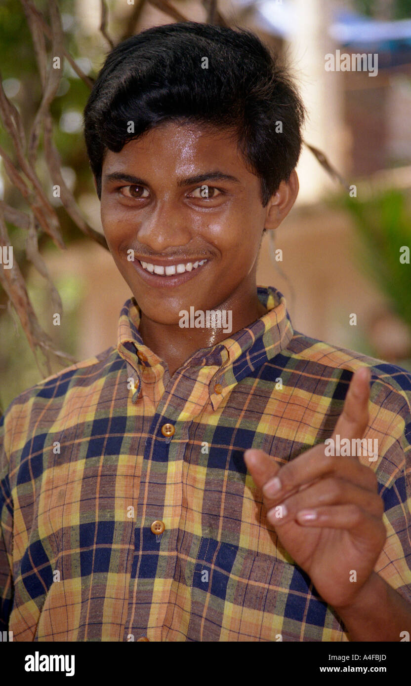 Ritratto di un ragazzo in lagune del Kerala, India Foto Stock