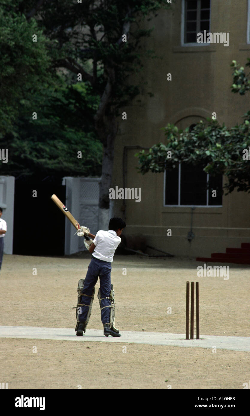 Il Pakistan Sind Karachi Grammar School sport cricket pratica Foto Stock