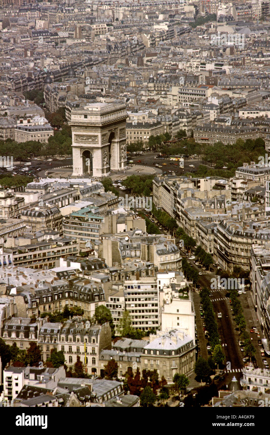 Francia Paris vista aerea dell'Arc de Triomphe dalla torre Eiffel Foto Stock