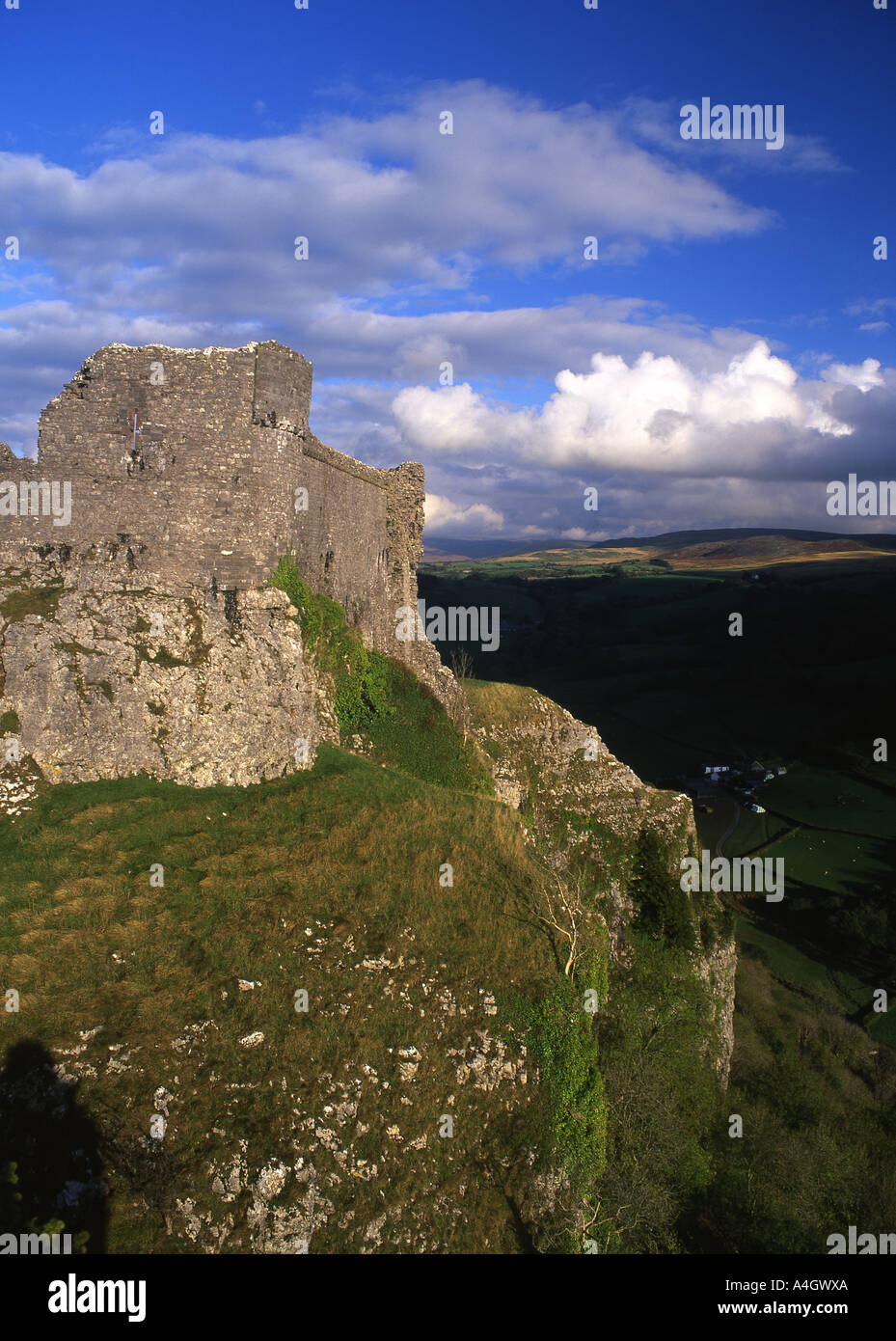 Carreg Cennen Castle Trapp vicino a Llandeilo Parco Nazionale di Brecon Beacons Carmarthenshire West Wales UK Foto Stock