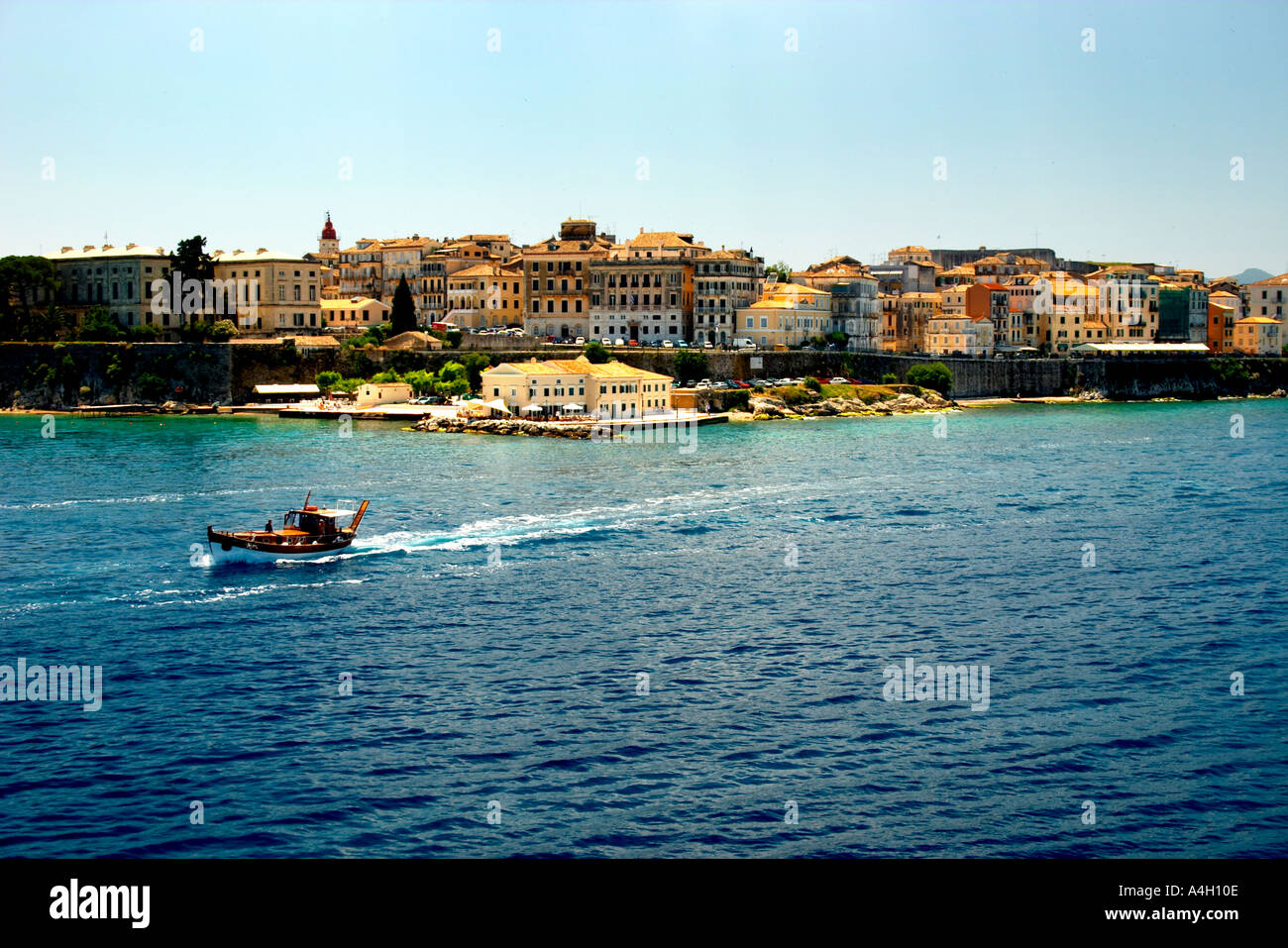 La città di Corfù città natale del Principe Filippo greche ioniche isola di Corfu Grecia Europa Foto Stock