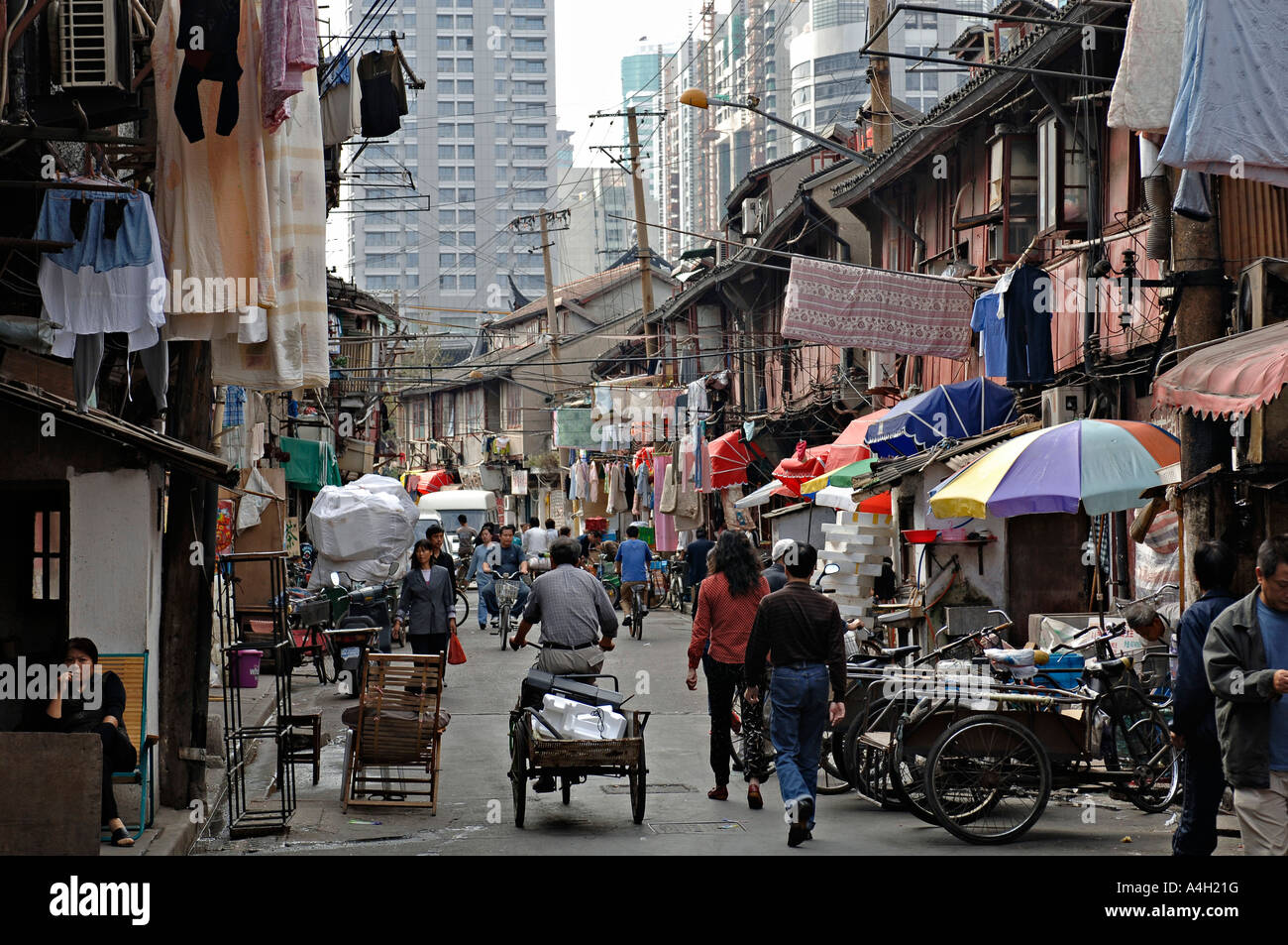 Scena di strada, Città Vecchia, Shanghai, Cina Foto Stock