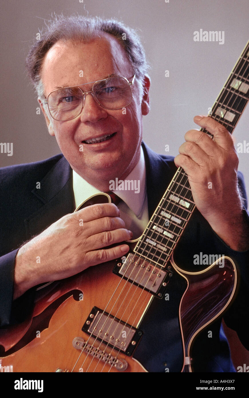 Il chitarrista jazz Jack Peterson presso un club in Florida USA Foto Stock