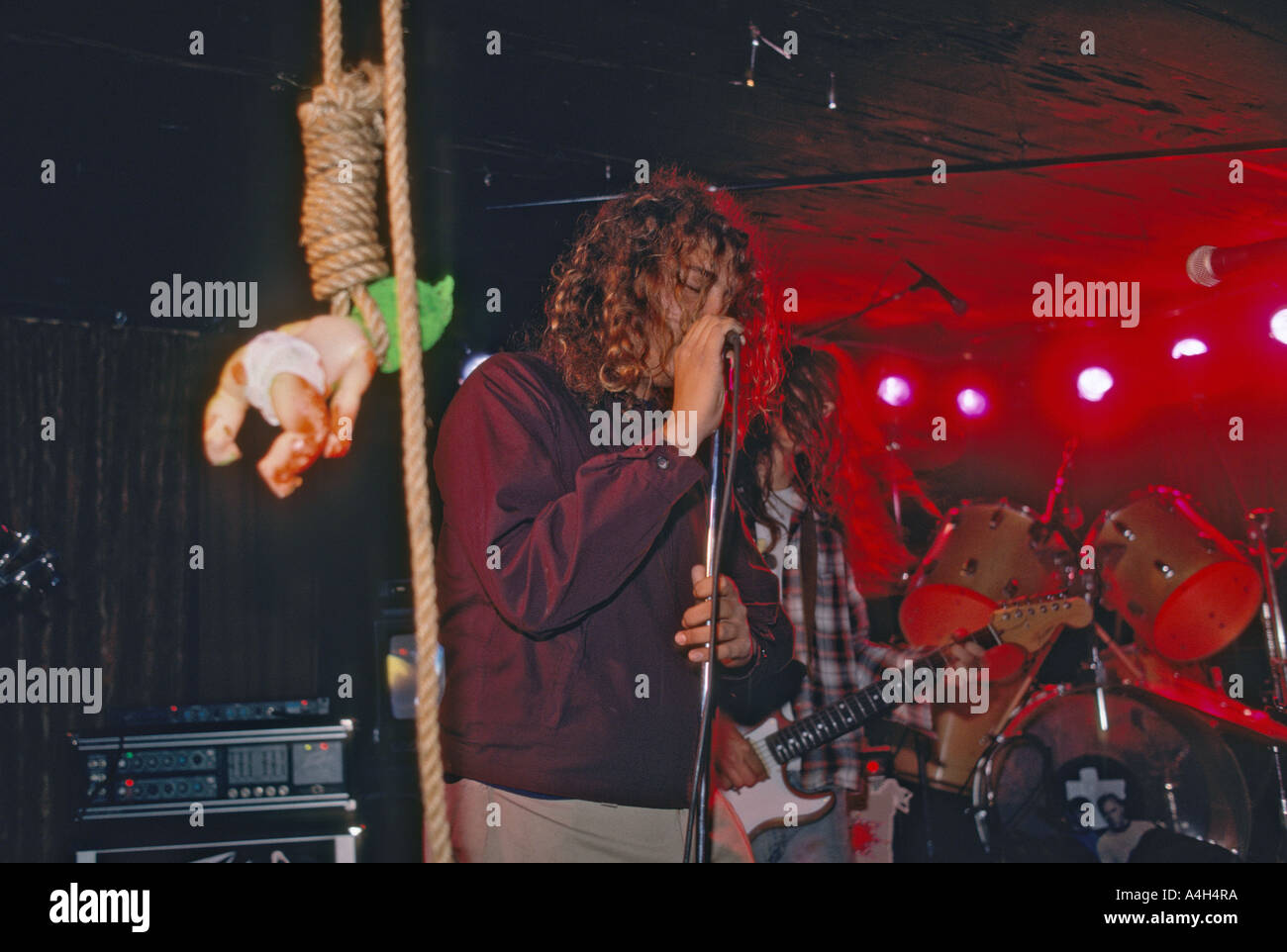 Rock band effettuando in corrispondenza di un club alternativo a Jacksonville in Florida USA Foto Stock