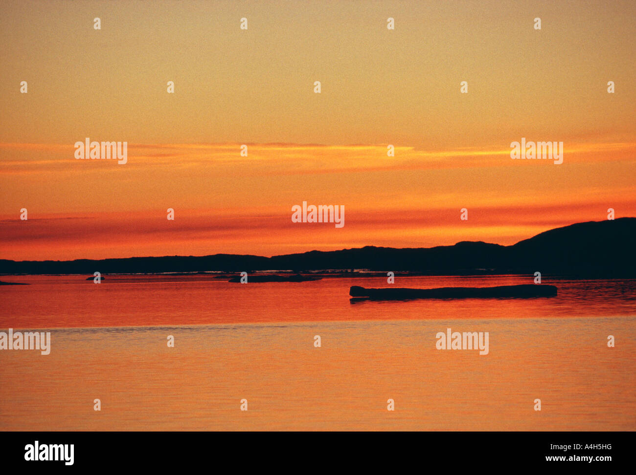 Mare di ghiaccio al tramonto, Cumberland Sound, Northwest Territories, Nunavut, Artico Canadese Foto Stock