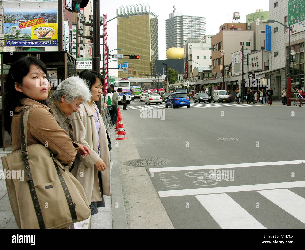 Una pera dorata in cima alla disegnato birreria Asahi Tokyo Foto Stock