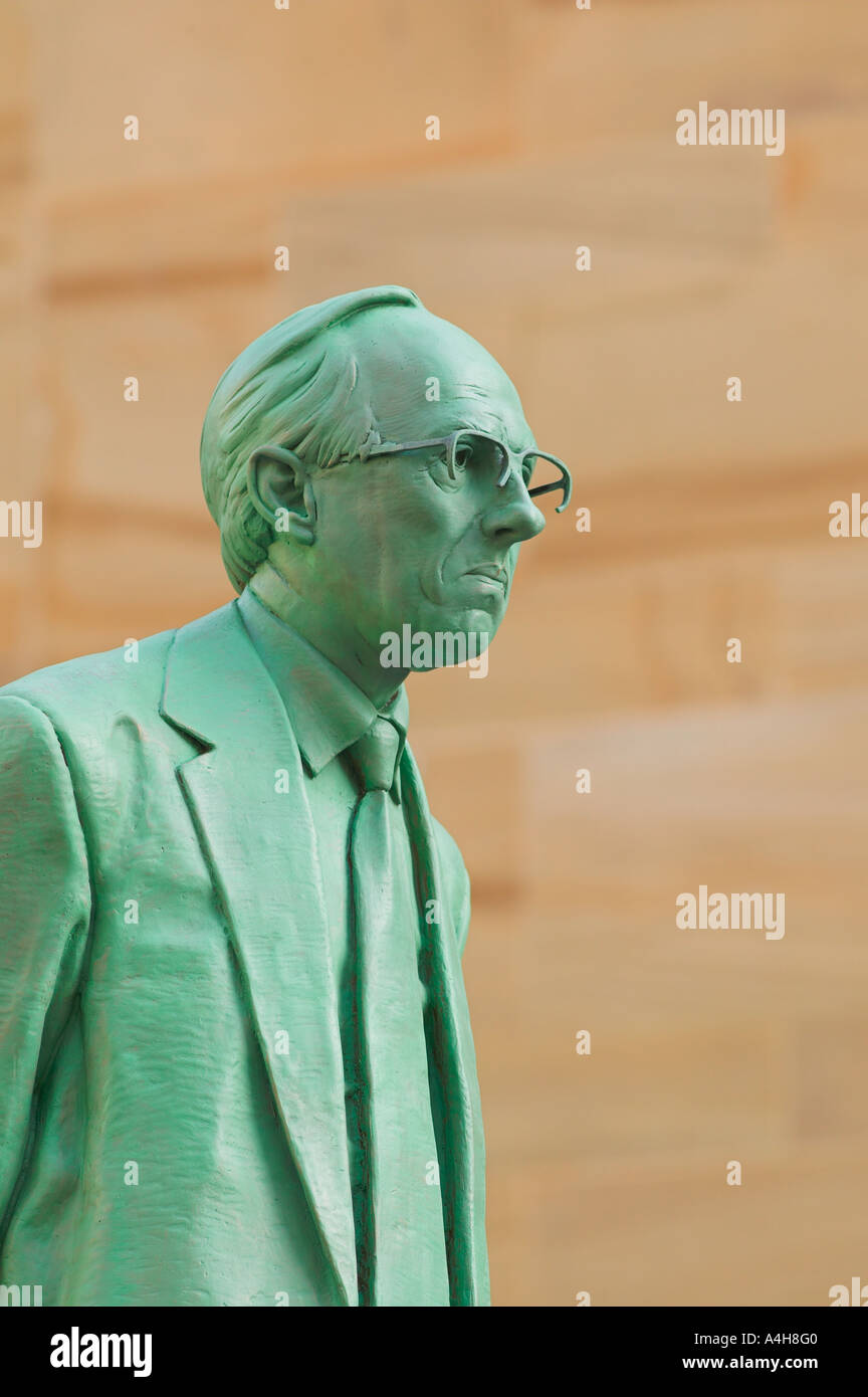 La Scozia, Glasgow, Buchanan Street. Statua di Donald Dewar Foto Stock