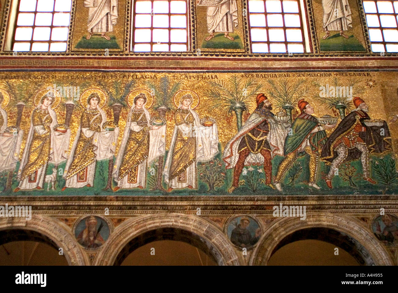 Processione di vergini immagini e fotografie stock ad alta risoluzione
