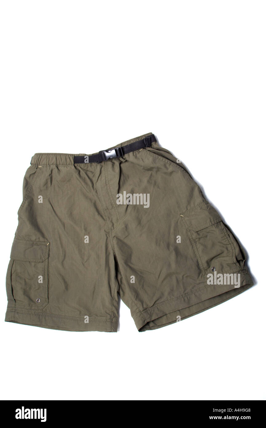 Singola coppia di green cargo shorts Foto Stock