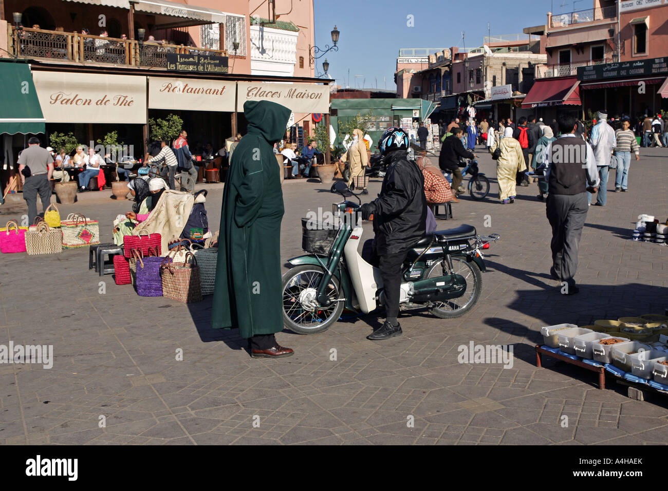 Marrakech marocco piazza Jemaa el Fna ciclomotore, Marrakech, Marocco, Foto Stock