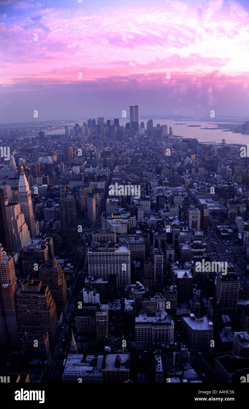 La parte inferiore di Manhattan al tramonto con il world trade center cattura la luce del sole new york stati uniti d'America Foto Stock