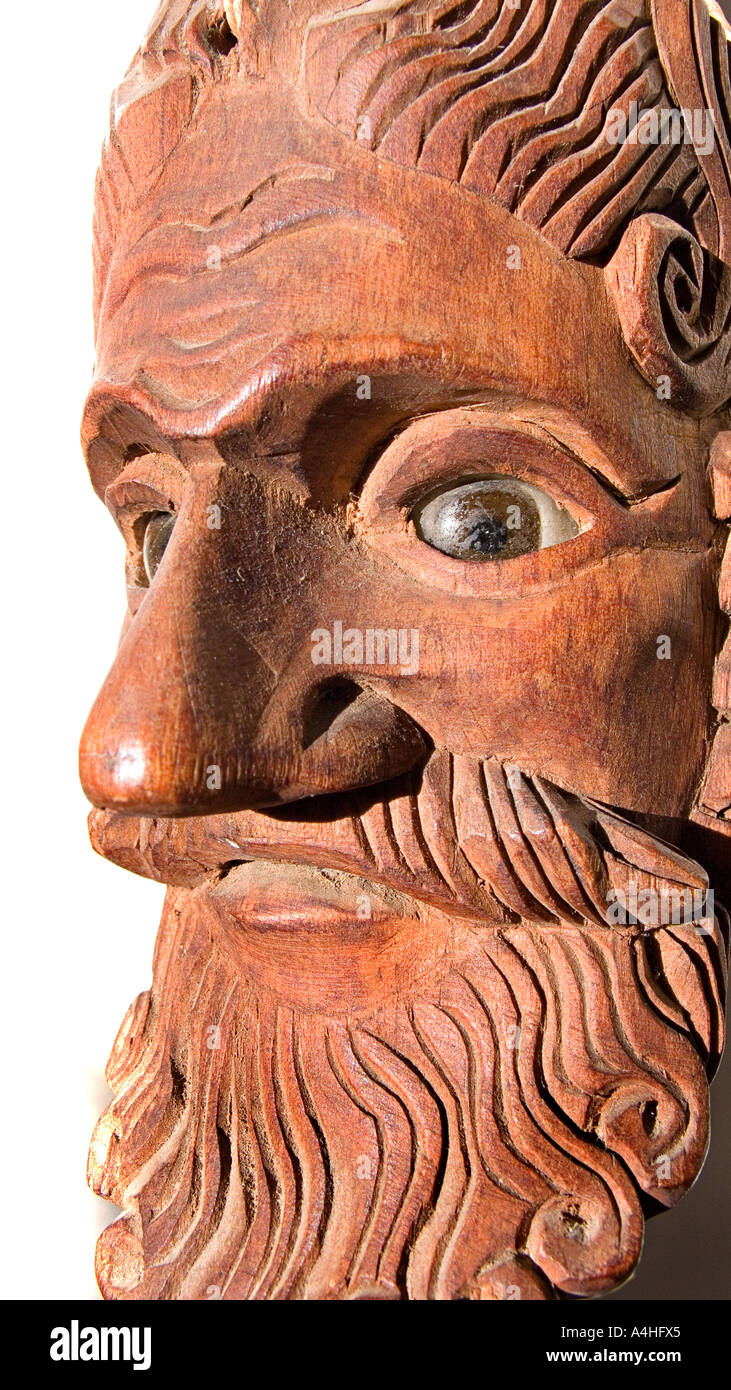Dettaglio di un guatemalteco danza in legno maschera come utilizzato anche in altre parti dell America Latina durante il periodo del festival di danza il Conquistatore Foto Stock