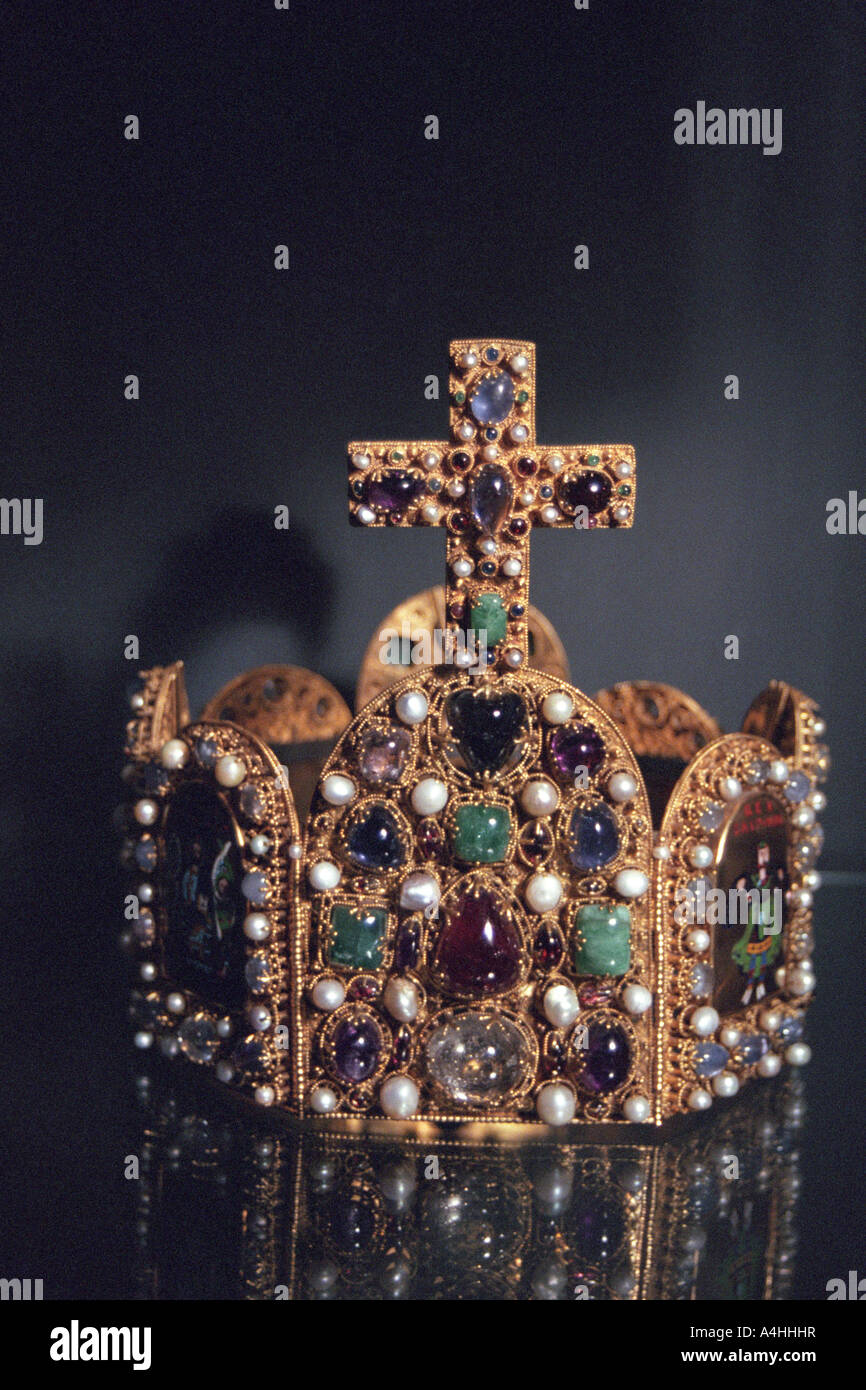 Corona imperiale del Sacro Romano Impero in 'Schatzkammer' Vienna Foto  stock - Alamy