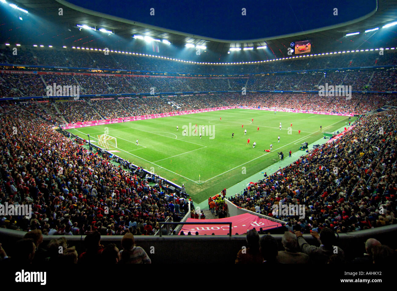 Allianz Arena all'apertura prima partita di calcio Monaco di Baviera Germania Foto Stock