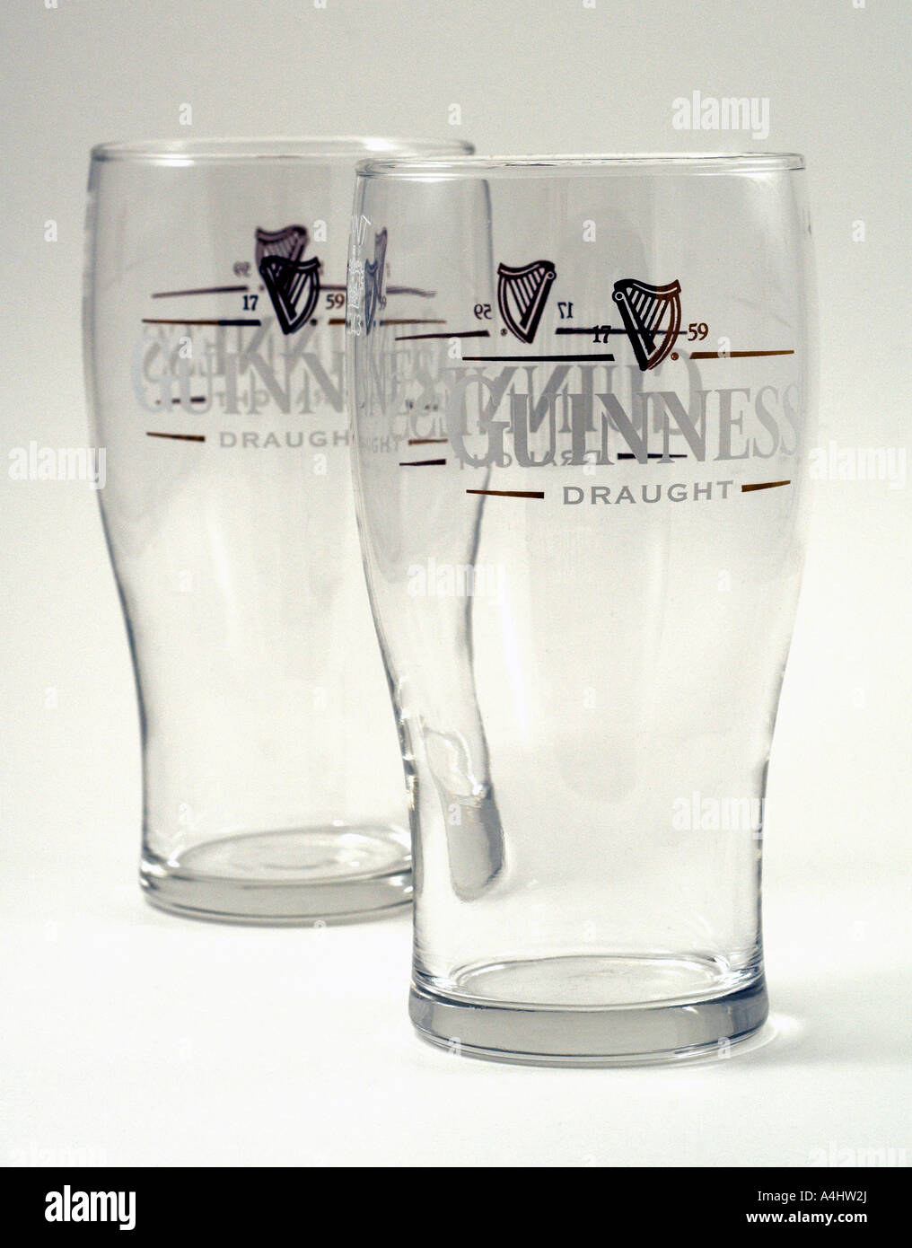 Guinness una pinta di bicchieri per solo uso editoriale Foto Stock