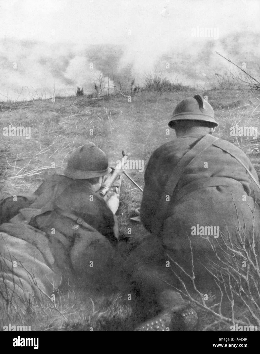 Mitraglieri in corrispondenza del bordo di legno Hangard, Piccardia, Francia, 28 aprile 1918, (1926). Artista: sconosciuto Foto Stock