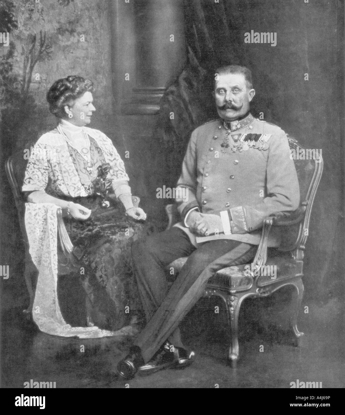 Arciduca Francesco Ferdinando di Austria e Sophie, duchessa di Hohenberg, 1914, (1926). Artista: sconosciuto Foto Stock