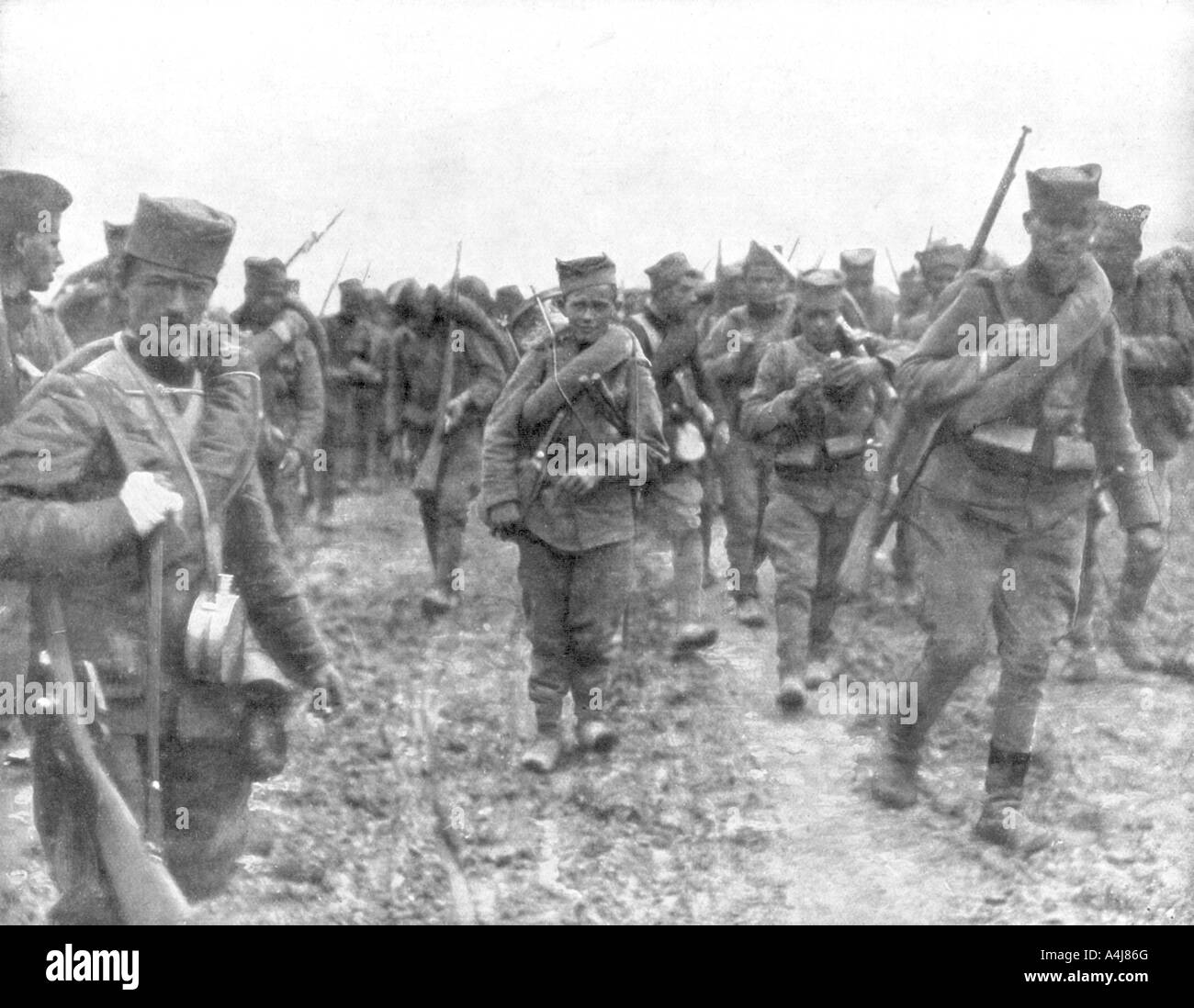 Giovani reclute serba, 1914. Artista: sconosciuto Foto Stock