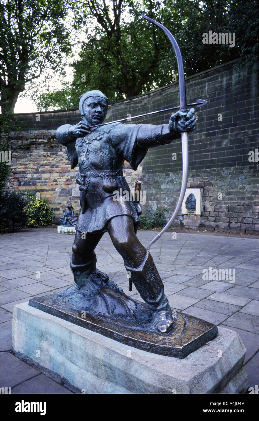 Robin Hood statua Nottingham England Regno Unito Regno Unito GB Gran Bretagna Isole britanniche in Europa Foto Stock