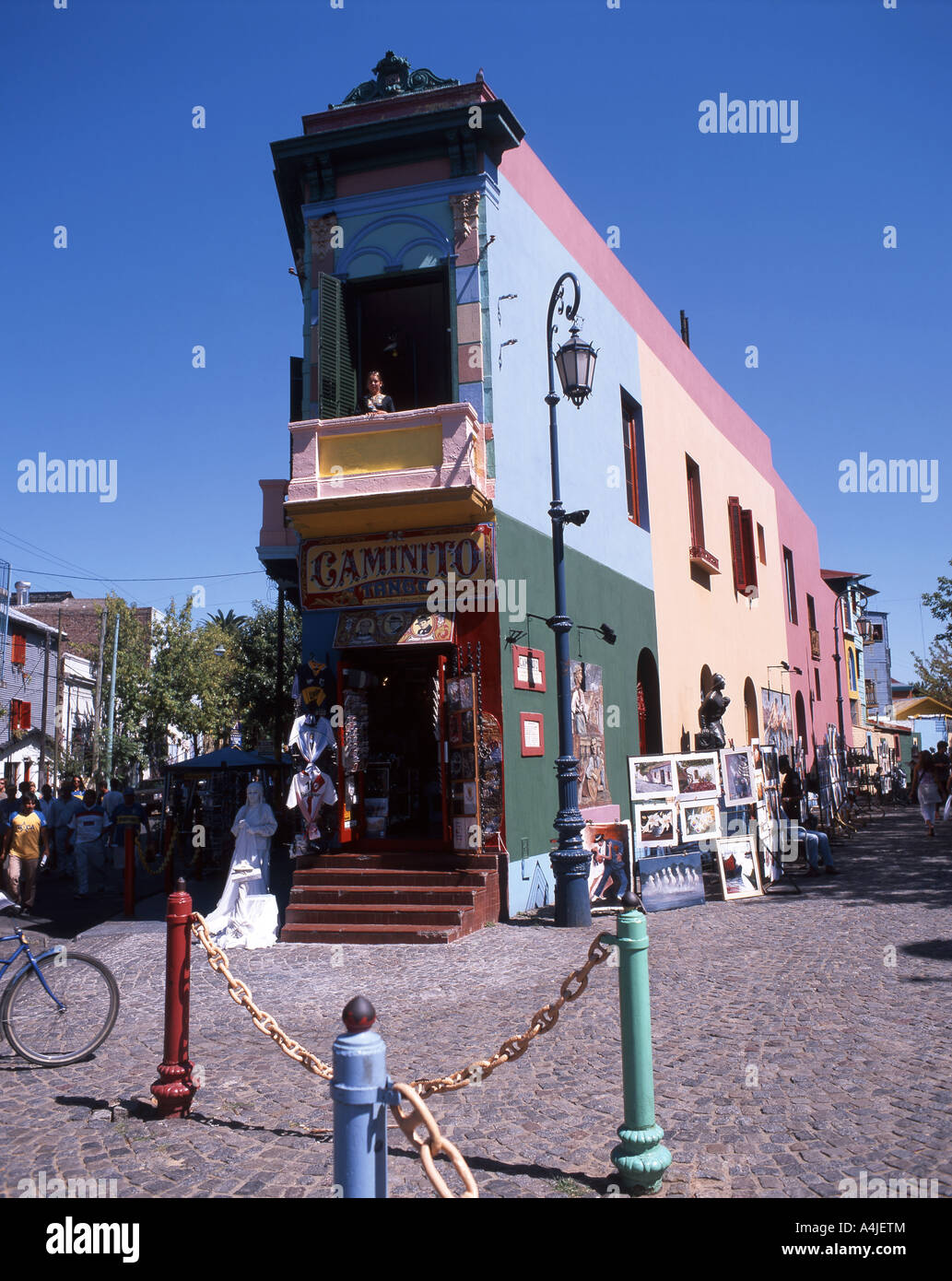 Colorata scena di strada, Caminito Street, La Boca, Buenos Aires, Argentina Foto Stock