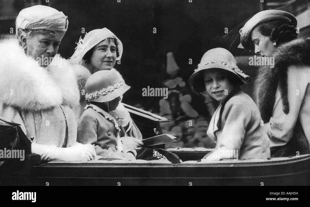 La regina Maria con la sua nuora e nipoti, 1936. Artista: sconosciuto Foto Stock