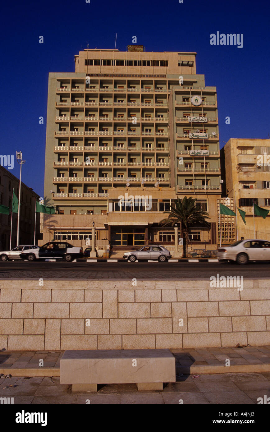 E la costruzione di una strada principale sul lungomare di Benghasi Libia Foto Stock