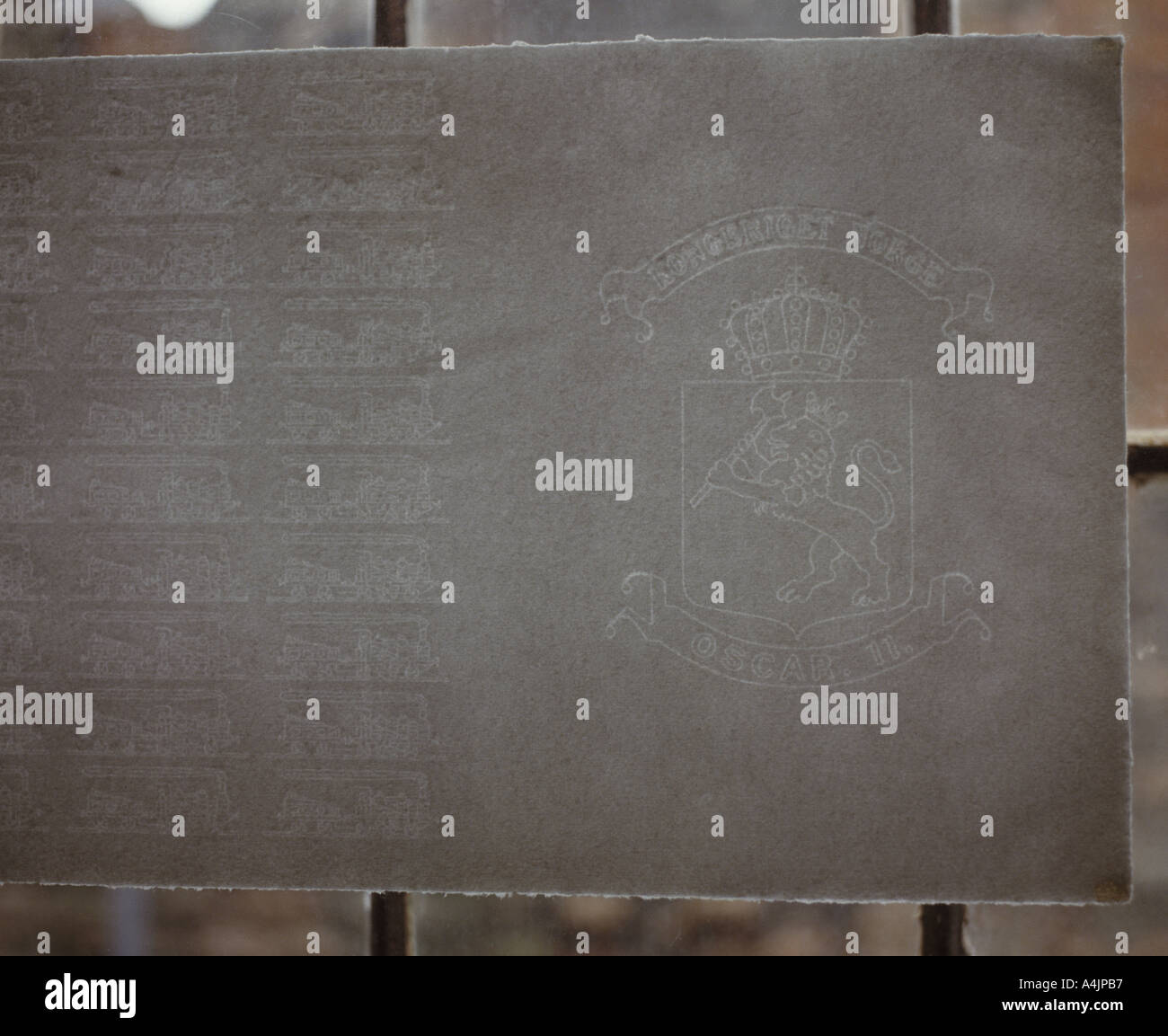 Il telaio di filo metallico utilizzato per realizzare le filigrane in carta  fatta a mano Foto stock - Alamy