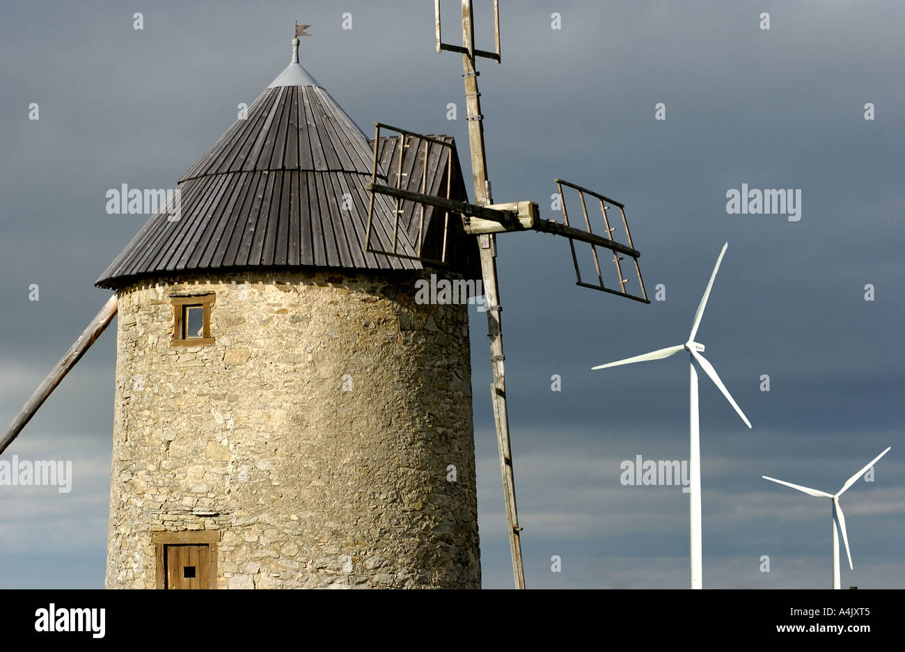 Mulino a vento tradizionale. Alleato per centrali eoliche Mercoeur, Haute-Loire, Auvergne Francia, Europa Foto Stock