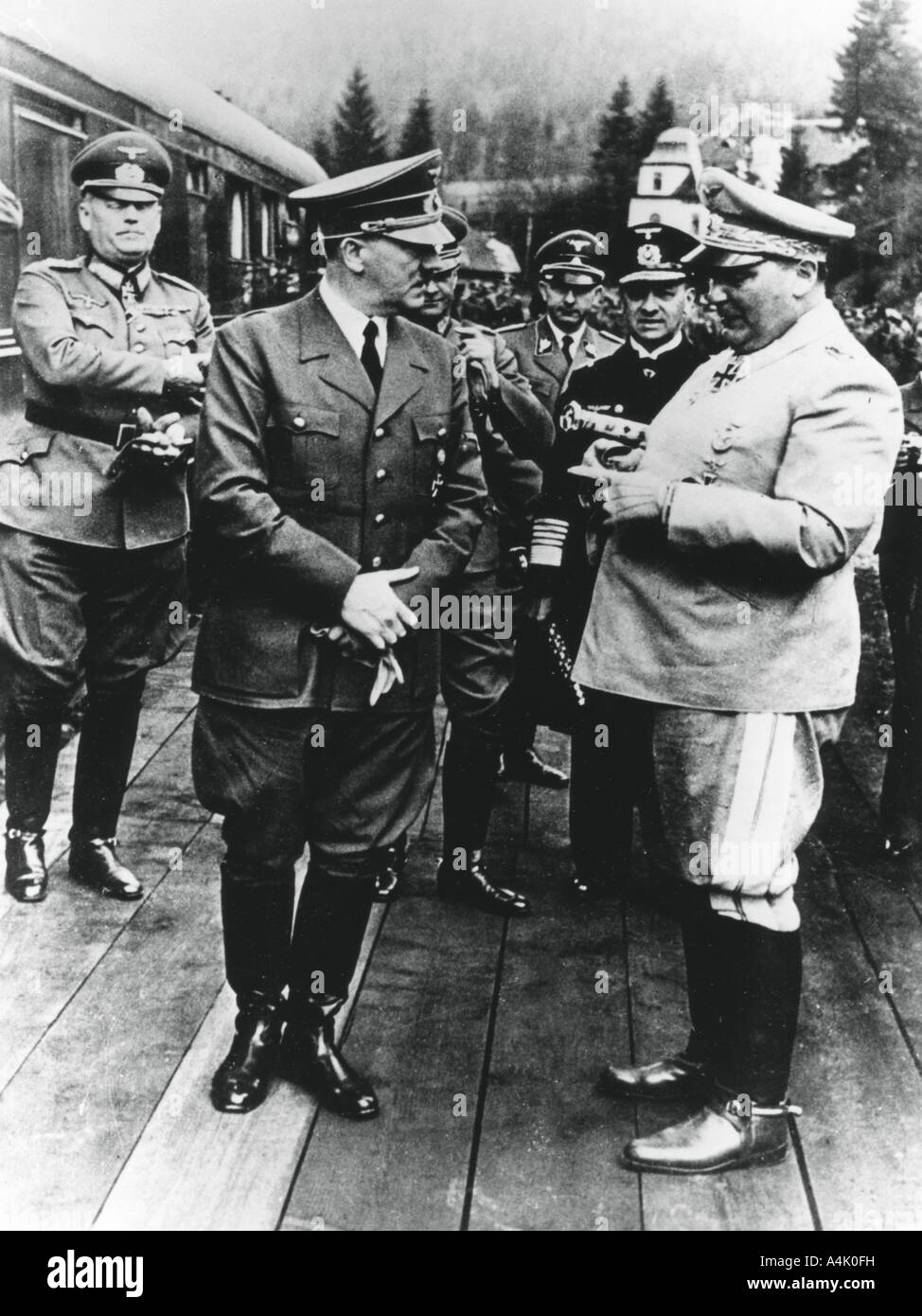 Adolf Hitler e Hermann Goering, leader nazista, Germania, 20 aprile 1941. Artista: sconosciuto Foto Stock