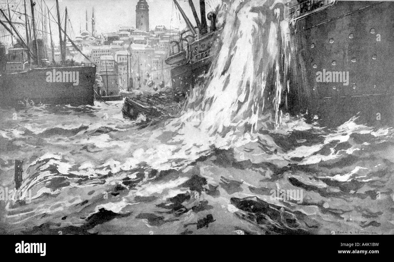 Naufragio della nave mercantile 'Stamboul', Porto di Istanbul. Il 25 maggio 1915. Artista: sconosciuto Foto Stock