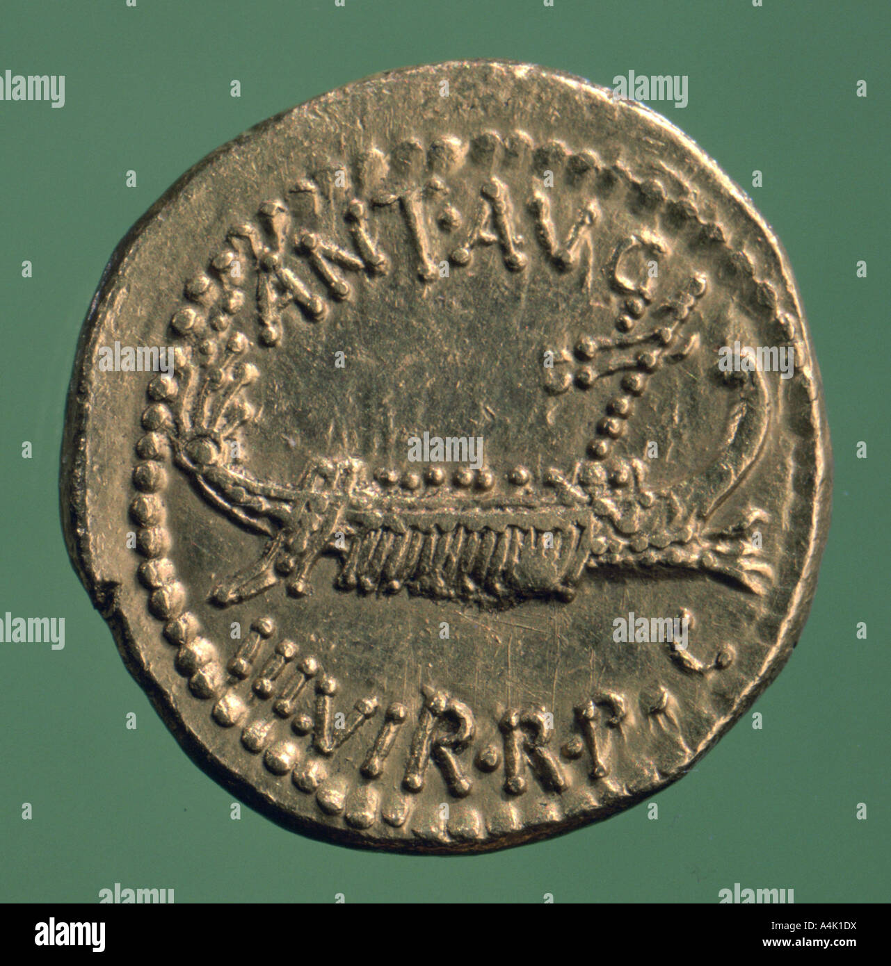 Moneta romana, Marc Antony Legionario Denario, immissione 32-1 BC. Artista: sconosciuto Foto Stock