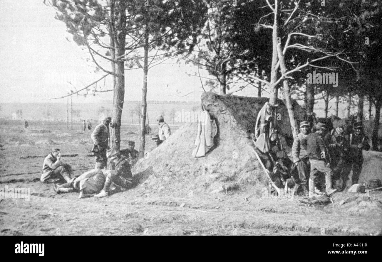Soldati francesi a riposo dopo il combattimento, regione di Champagne, Francia, guerra mondiale I, 1915. Artista: sconosciuto Foto Stock