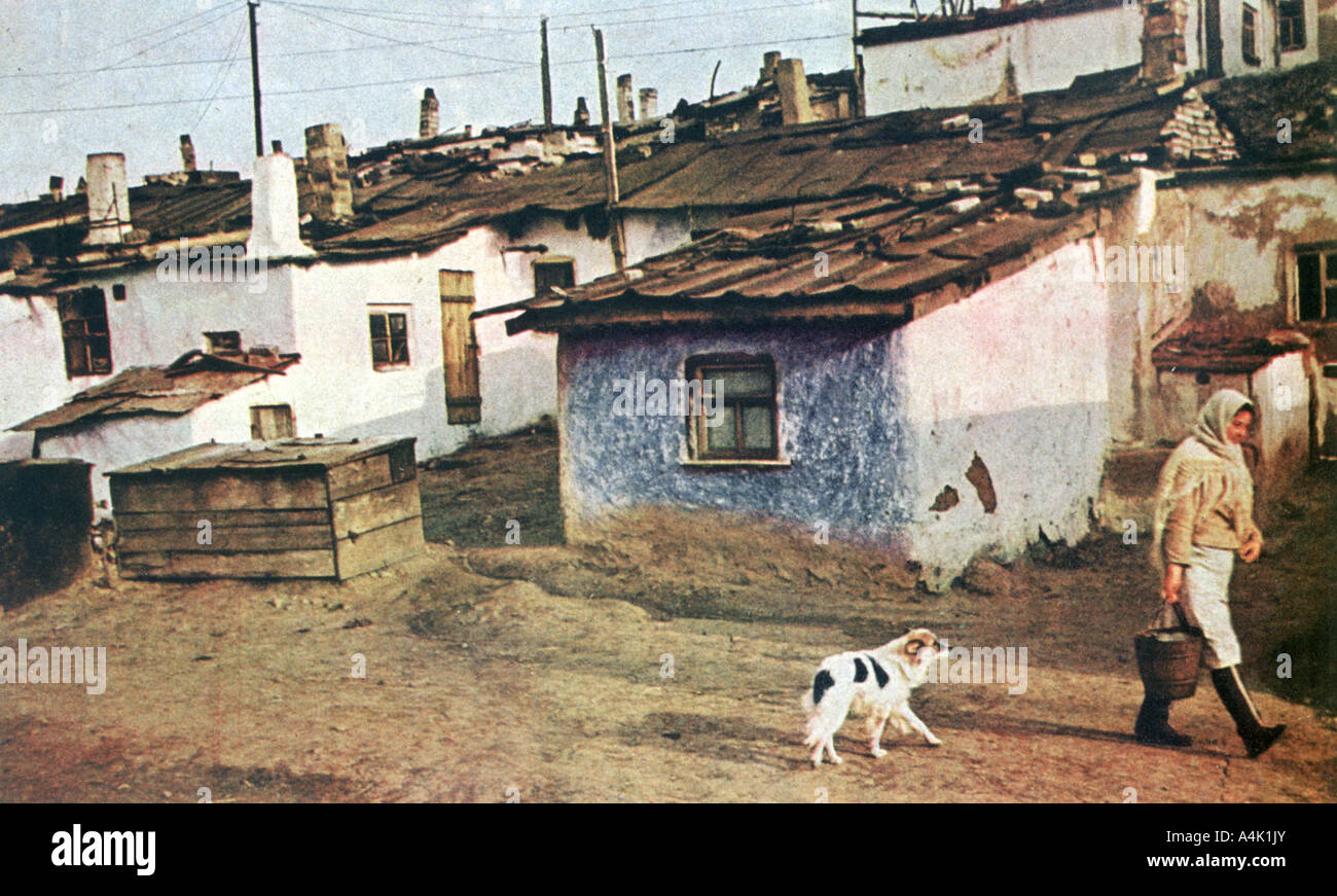 Un villaggio russo, la II Guerra Mondiale, 1942. Artista: sconosciuto Foto Stock