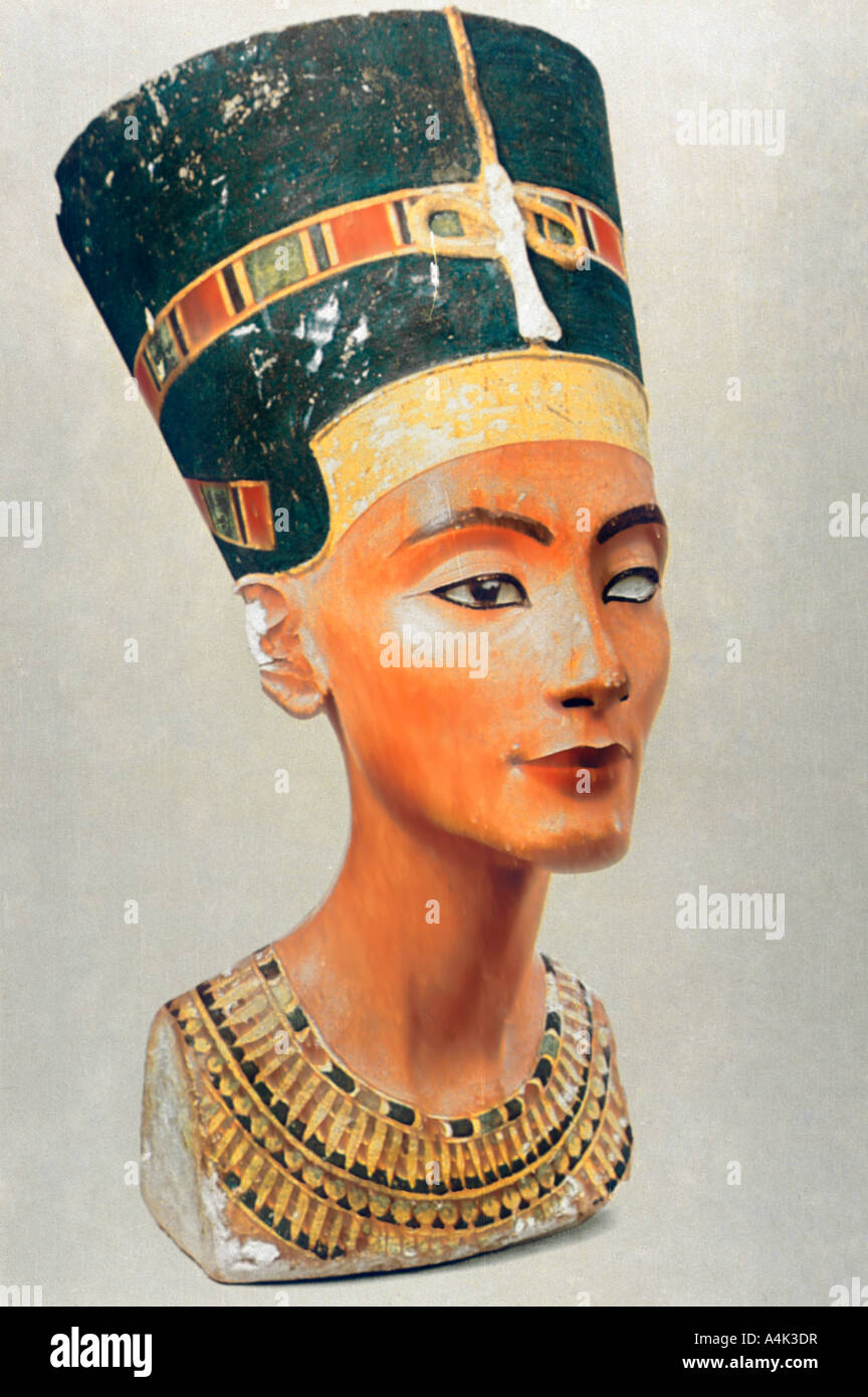 Busto di Nefertiti, regina e moglie dell'antico faraone Akhenaten (Amenhotep IV) Artista: sconosciuto Foto Stock