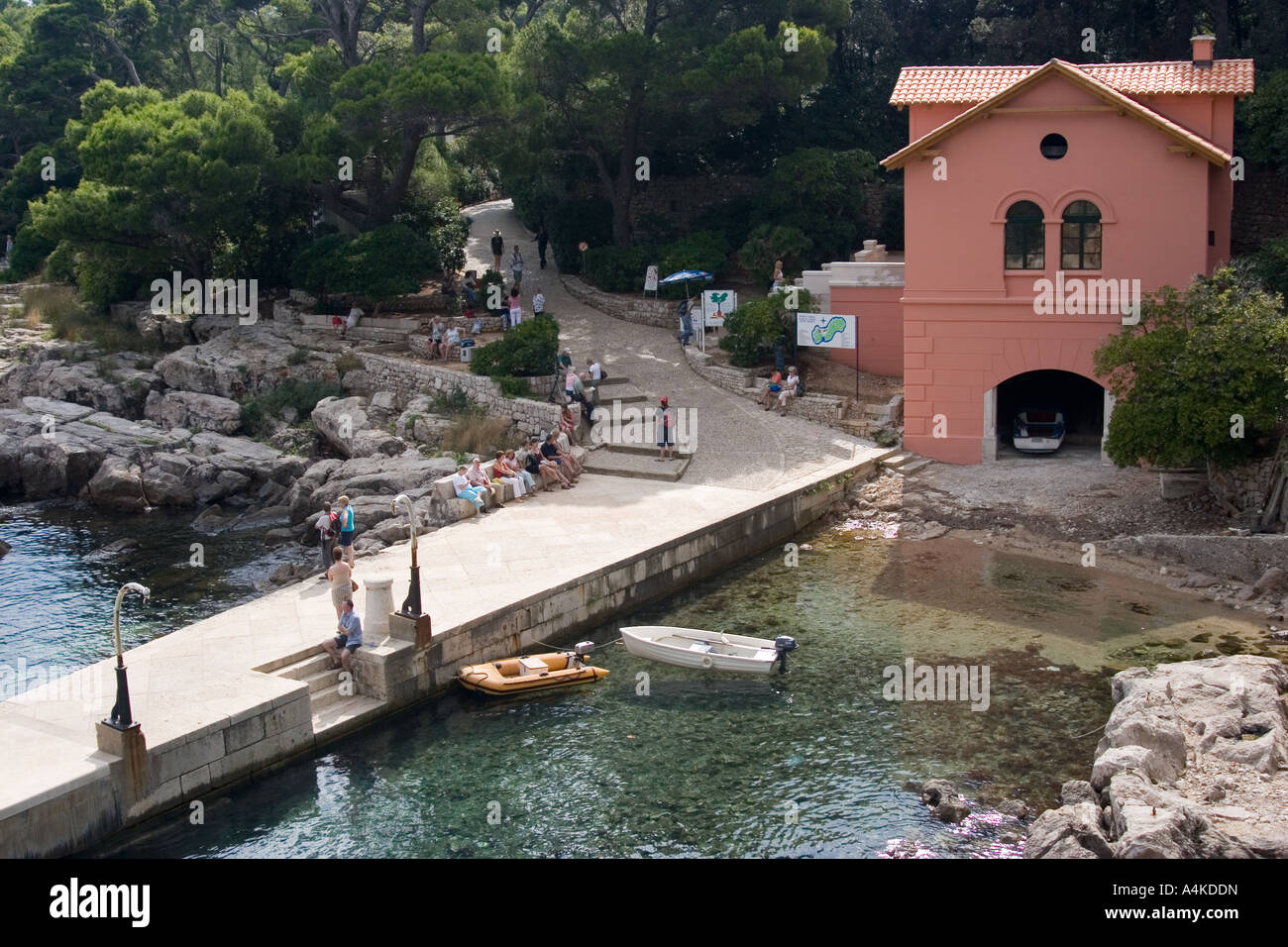 Isola di LOKRUM nel mare Adriatico vicino a Dubrovnik Croazia forest rangers house Foto Stock