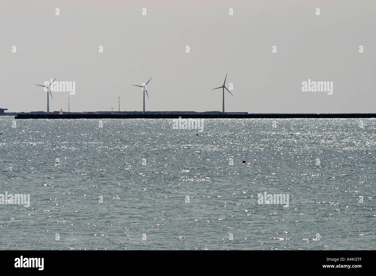 Francia, Cote-d'Opale, windturbines sulla costa Foto Stock