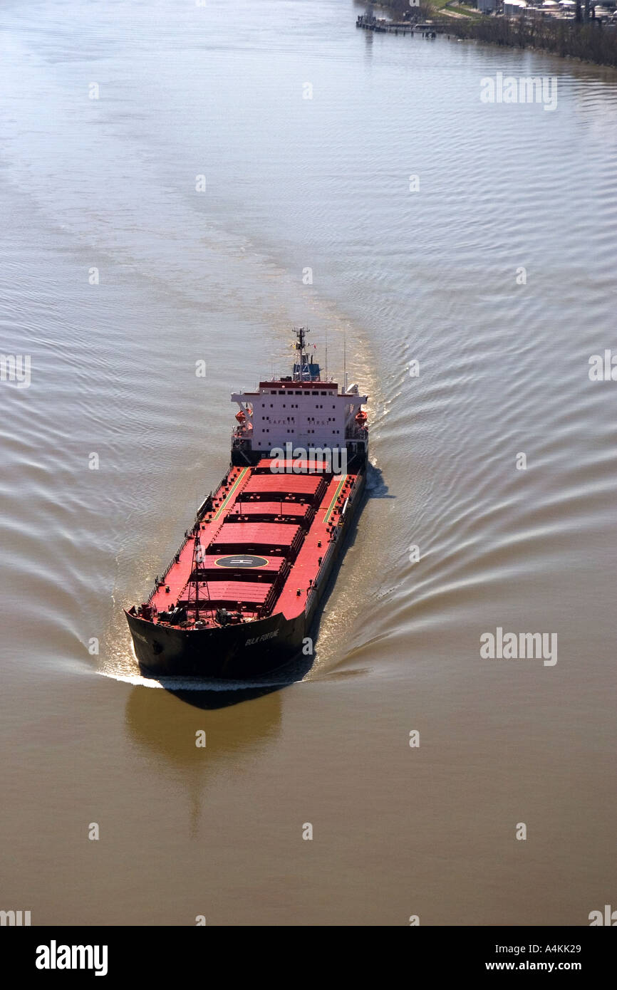 Materiale sfuso nave sul fiume Mississippi vicino a New Orleans in Louisiana Foto Stock