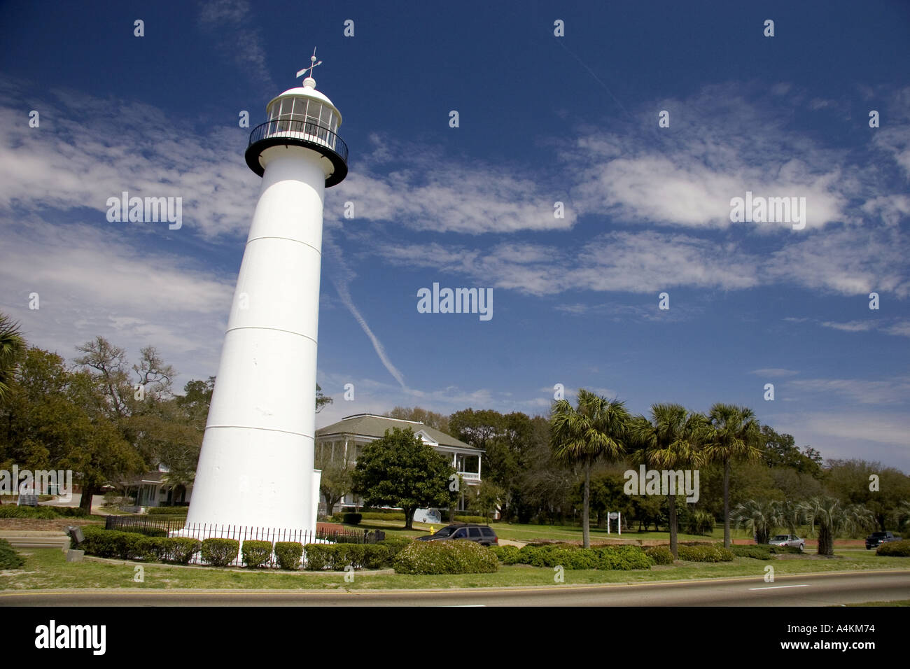 Biloxi Lighthouse è un punto di riferimento seduto al centro dell'autostrada U S 90 in Mississippi Foto Stock