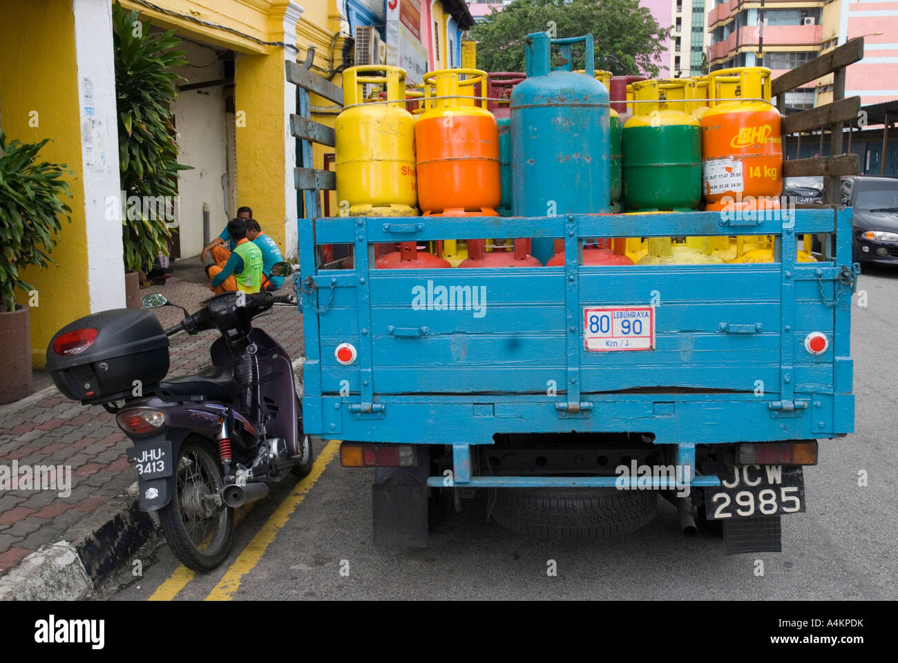 La consegna delle bombole di gas per le aziende a Johor Bahru Malesia Foto Stock