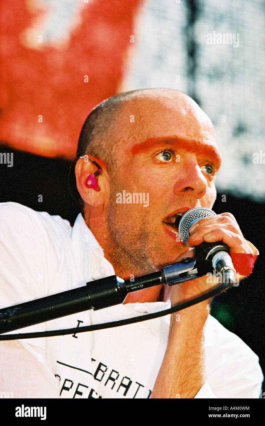 Michael Stipe REM giocare Manchester spostare Festival 2004 Foto Stock