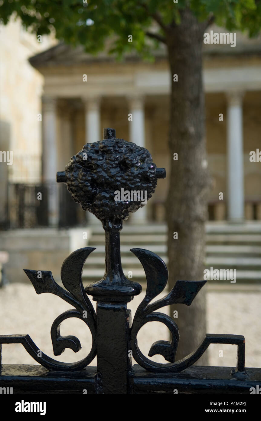 "L'albero di Gernika' al di fuori della casa di assemblaggio, Gernika, Spagna settentrionale Foto Stock