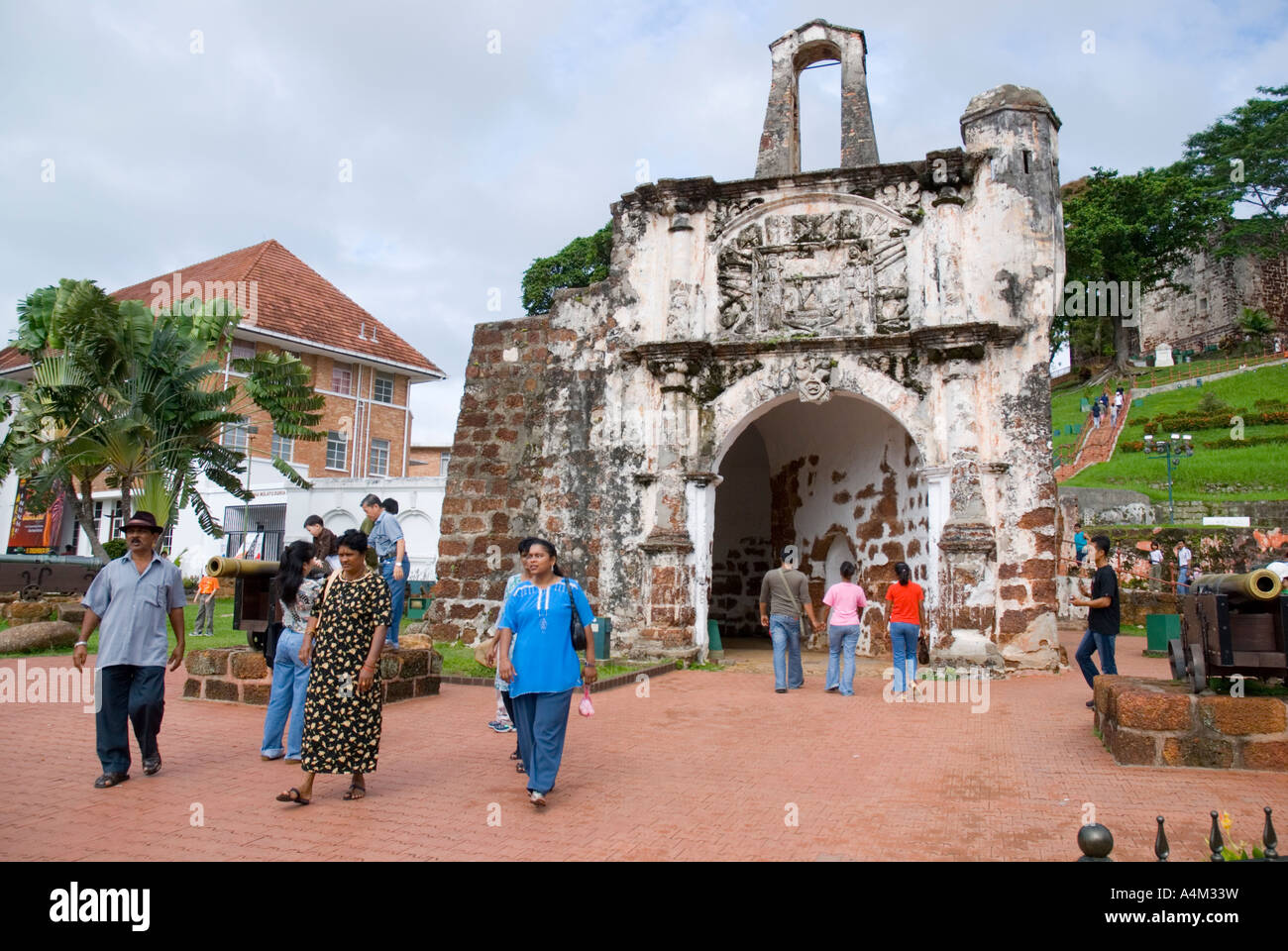 Il forte portoghese di una famosa Porta de Santiago Malacca Foto Stock