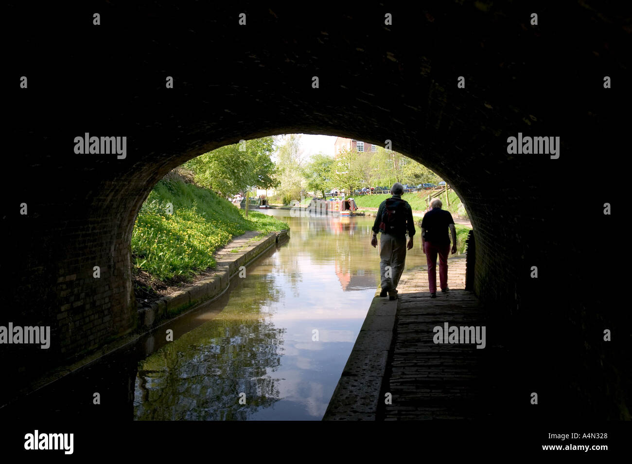 2 scuotipaglia sull'alzaia del shropshire Union Canal a Audlem Foto Stock