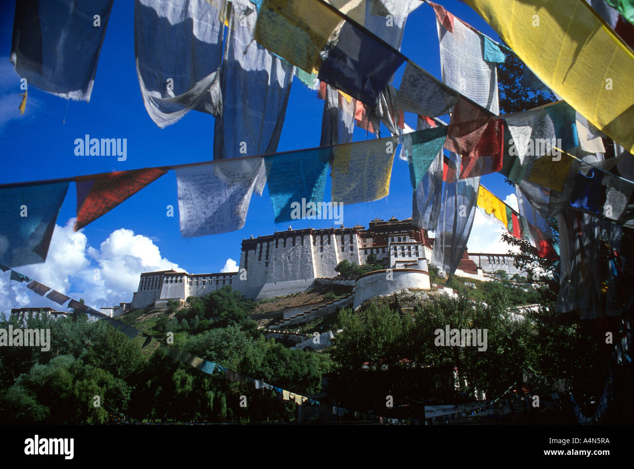 Cina Tibet Lhasa Potala bandiere di preghiera Foto Stock