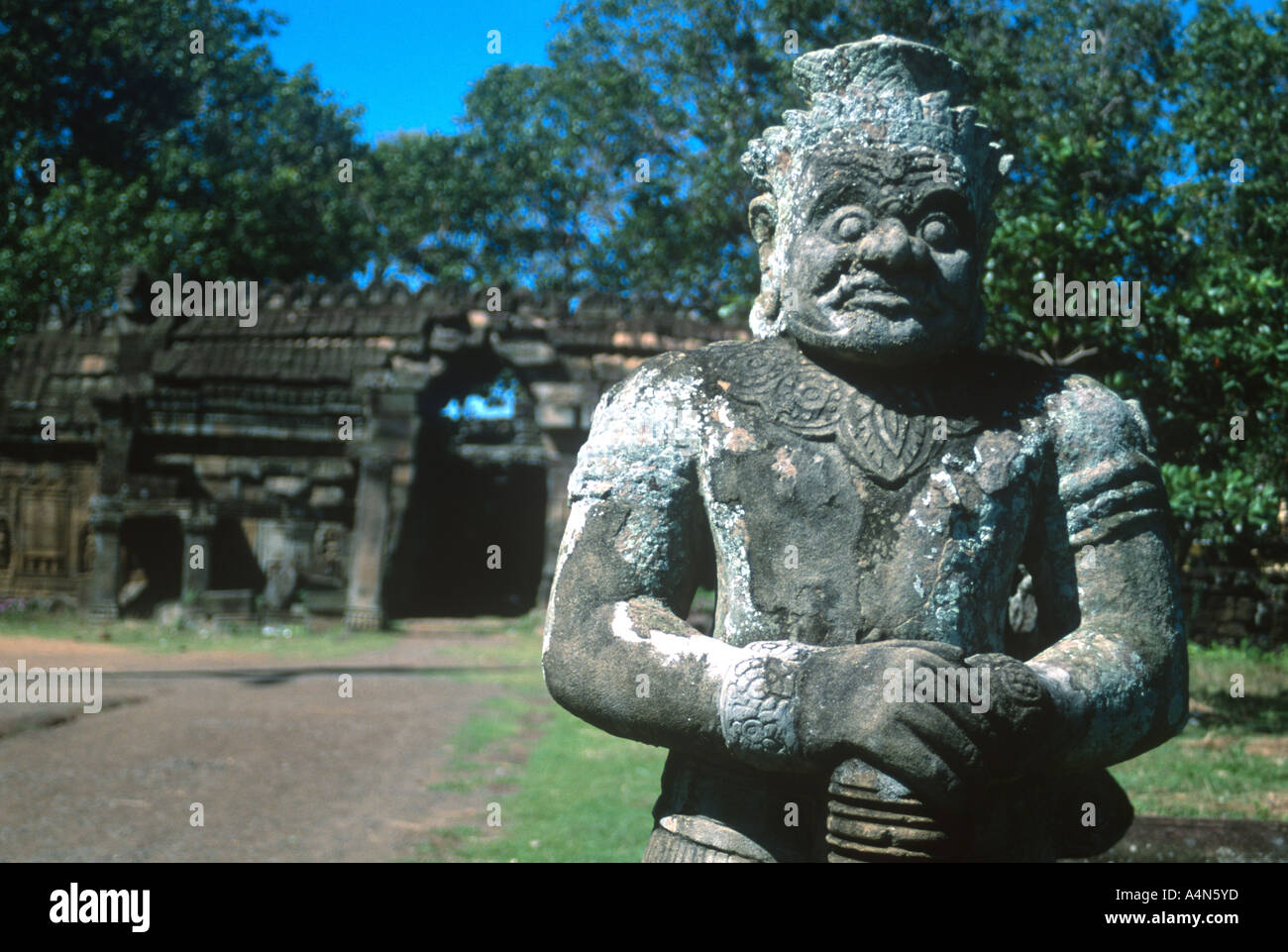 Cambogia vicino a Kompong Cham Wat Nokor Statua di ingresso Foto Stock