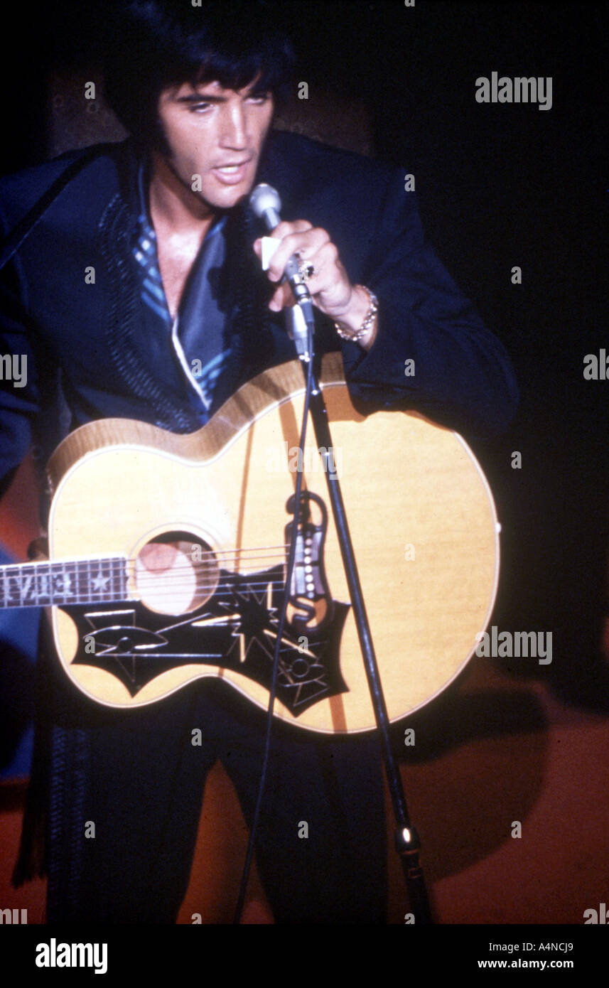 Loungefly Portachiavi Smaltato A Forma Di Chitarra Elvis Presley | Collezione Aloha From Hawaii, Multicolore