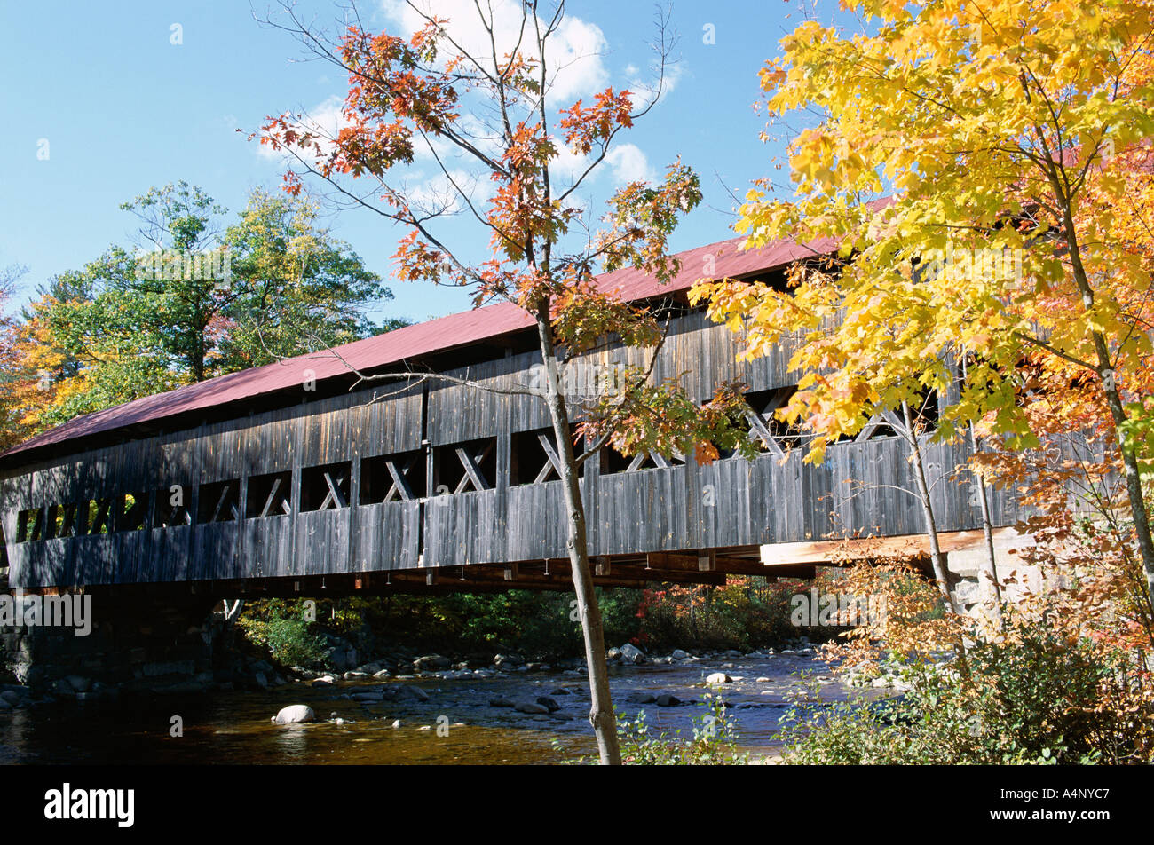 Albany coperto ponte sul fiume Swift Kangamagus Highway New Hampshire New England negli Stati Uniti d'America U S A America del Nord Foto Stock